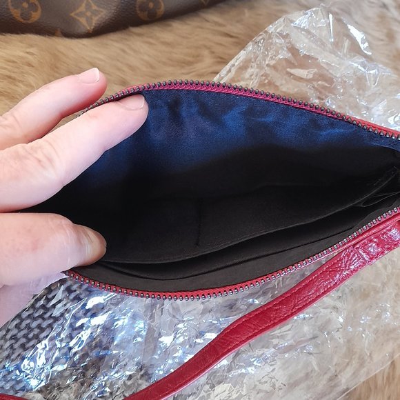 New Crossbody Bag - Picture 4 of 6